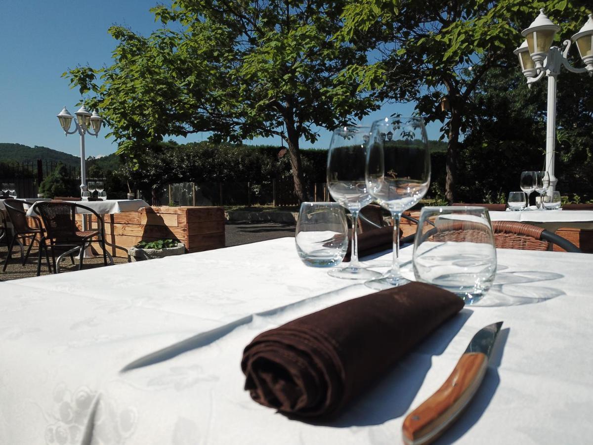 Hotel Restaurant Les Glycines Vieille-Brioude Buitenkant foto